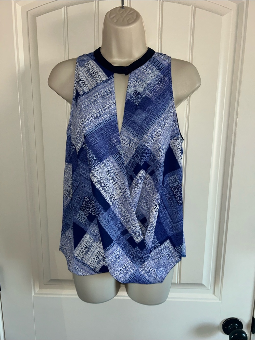 NWT ANDB Sleeveless Blue Patterned Keyhole Women's Top Sz XS